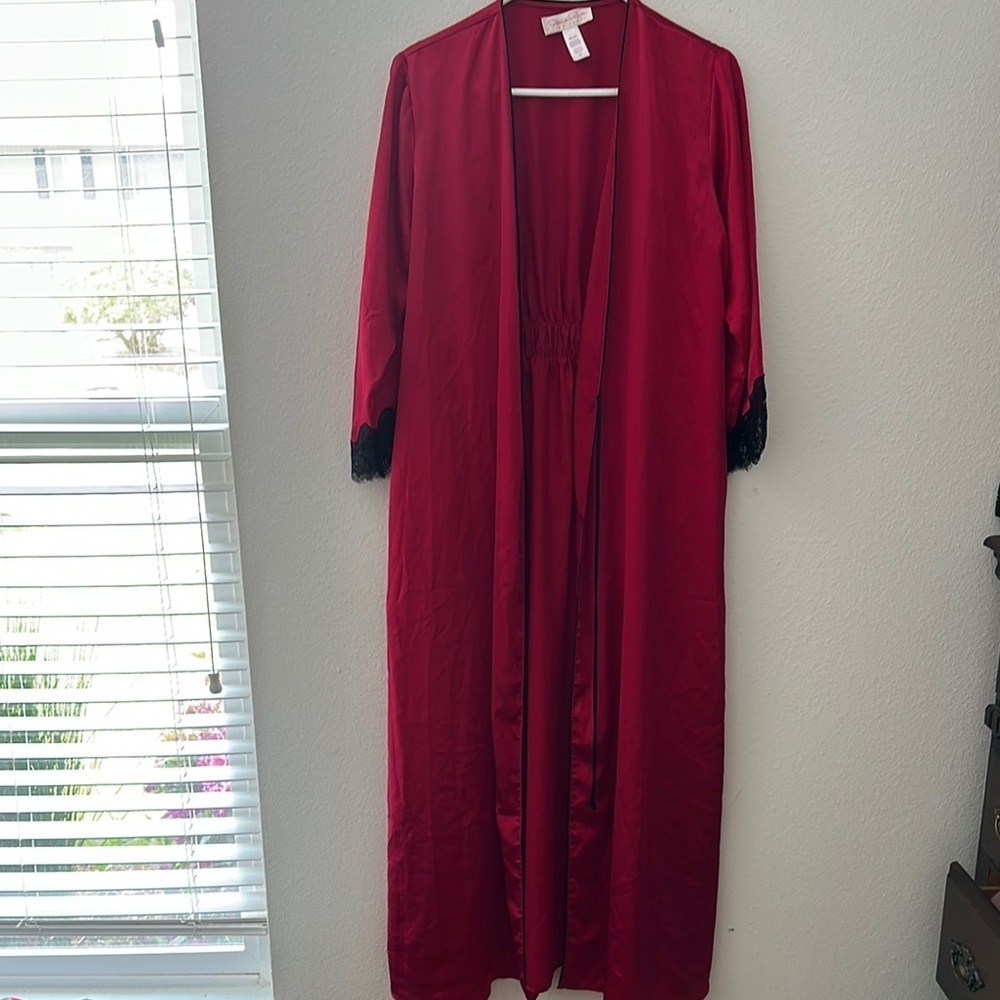 Elegant Red Women's Robe with Lace Trim Oscar de la renta